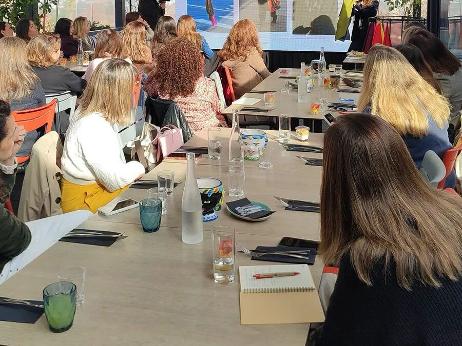 Charla “El Poder del Color” para clientas Paseo los Dominicos